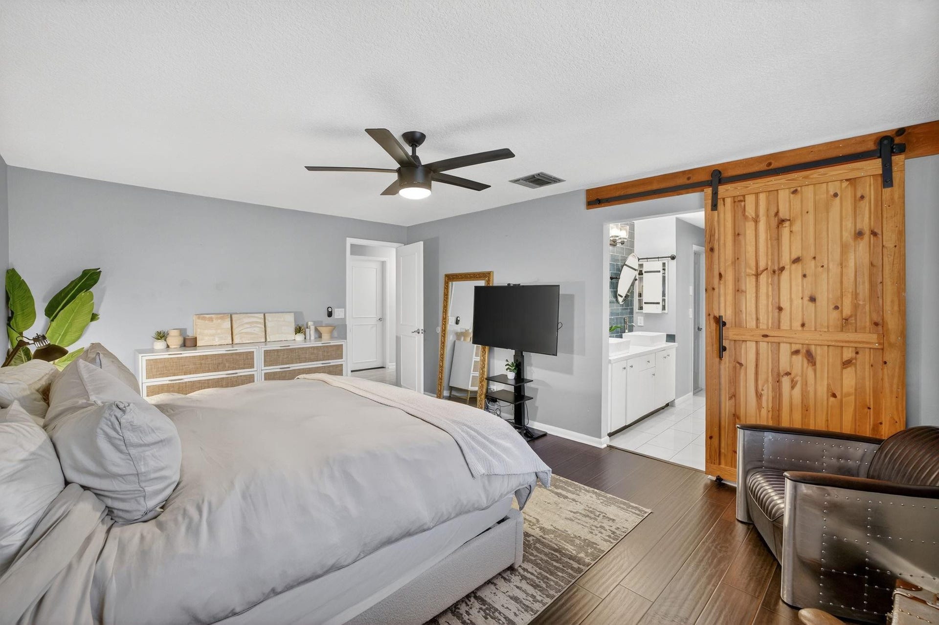 1401 NE 9th Street, #13, Fort Lauderdale, FL 33304 Primary Bedroom
