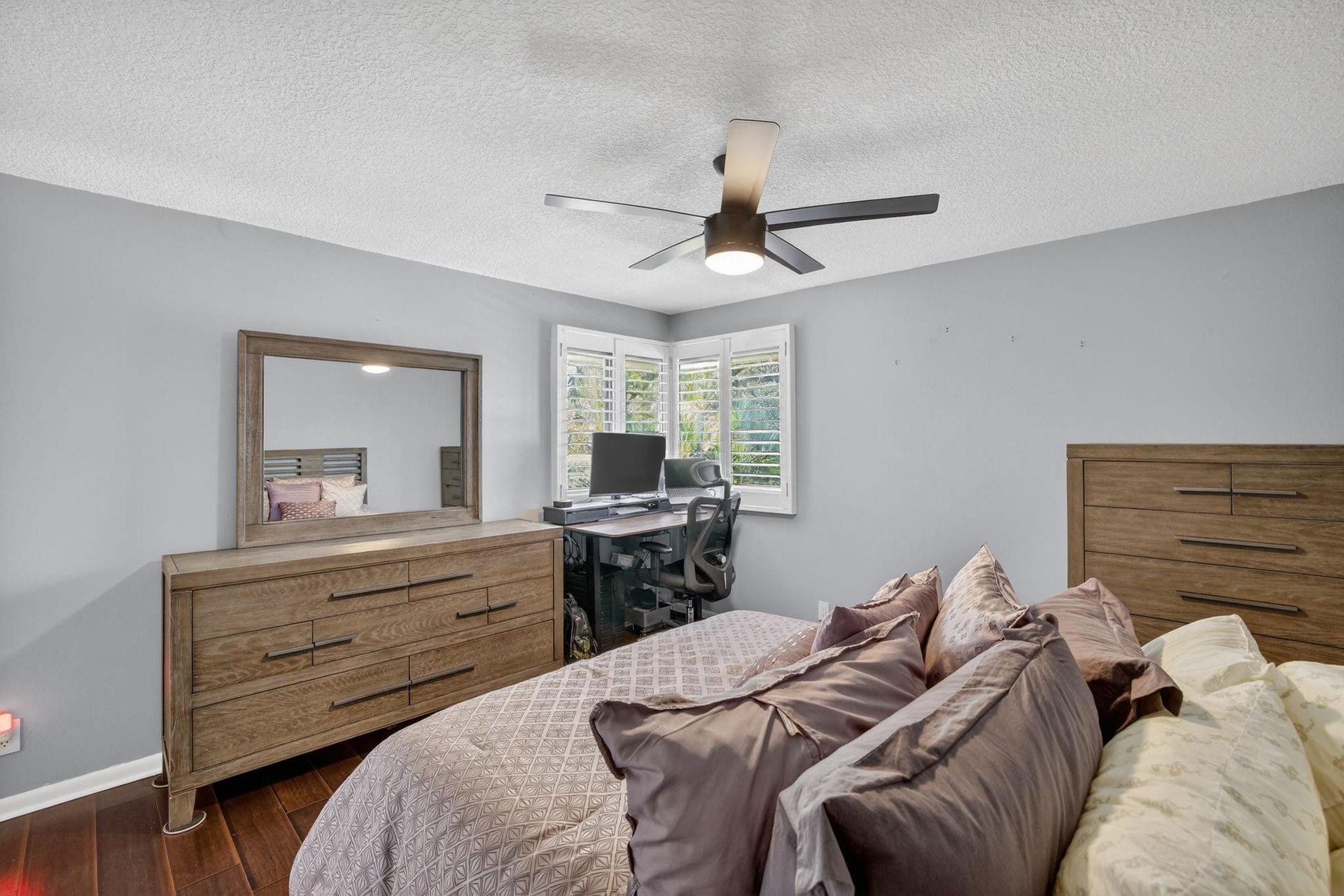 1401 NE 9th Street, #13, Fort Lauderdale, FL 33304 2nd Guest Bedroom with park views from the corner windows.