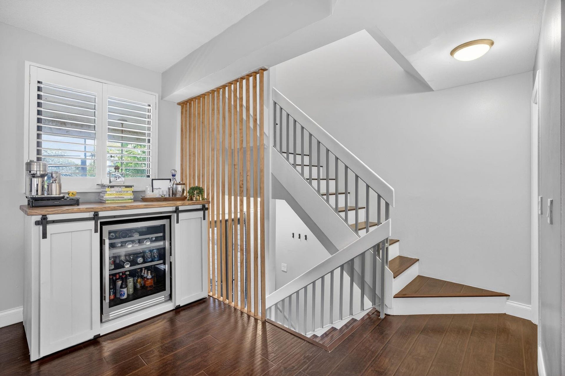 1401 NE 9th Street, #13, Fort Lauderdale, FL 33304 2nd floor Staircase