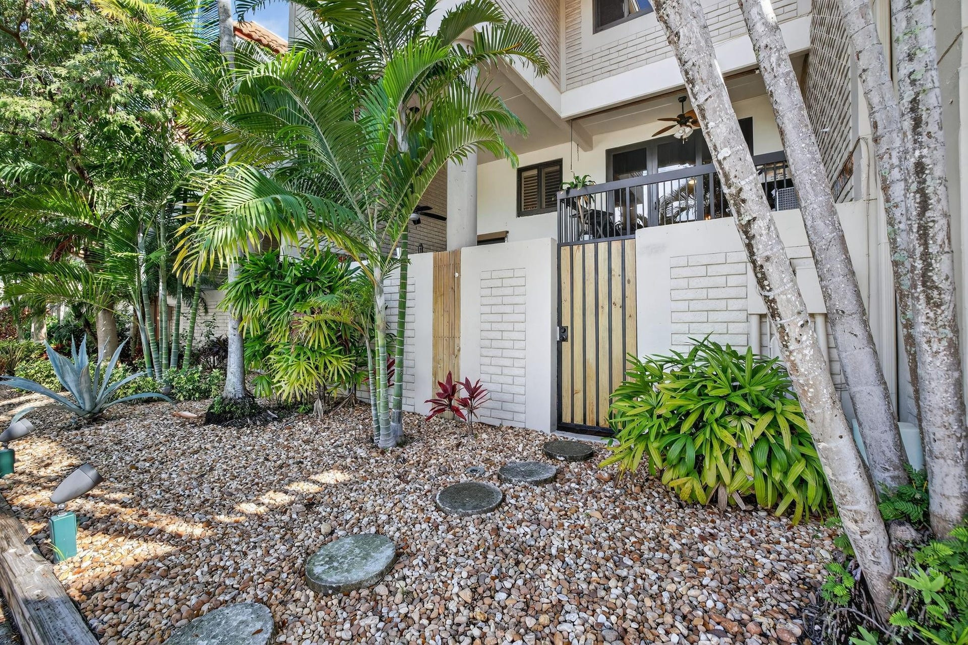 1401 NE 9th Street, #13, Fort Lauderdale, FL 33304 Back Gate with direct access to Holiday Park.