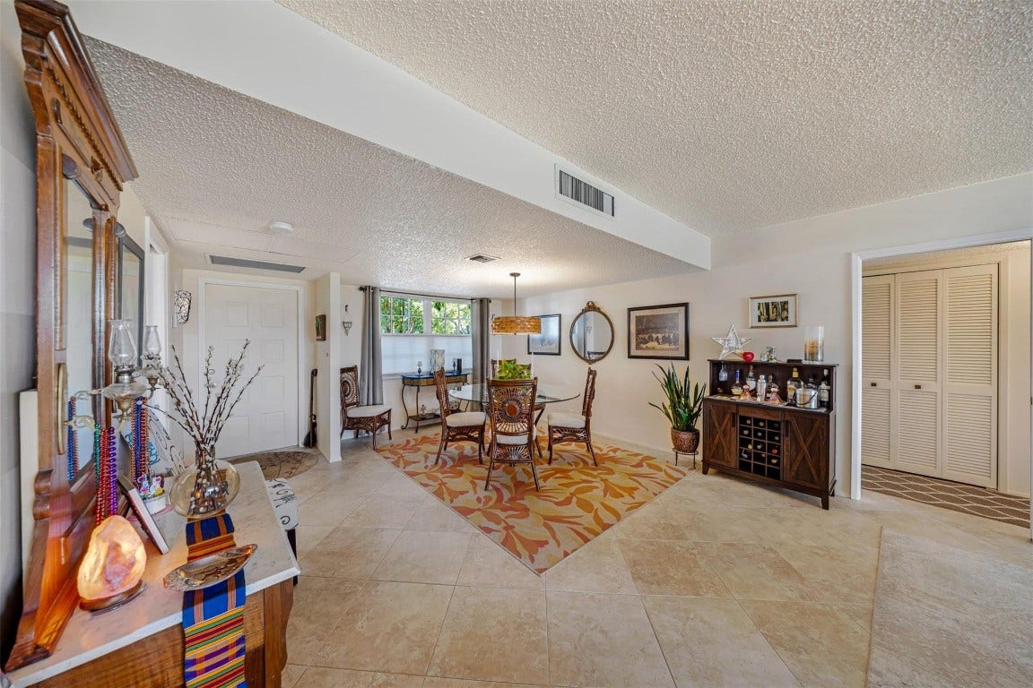 3980 Oaks Clubhouse Drive, #210, Pompano Beach, FL 33069