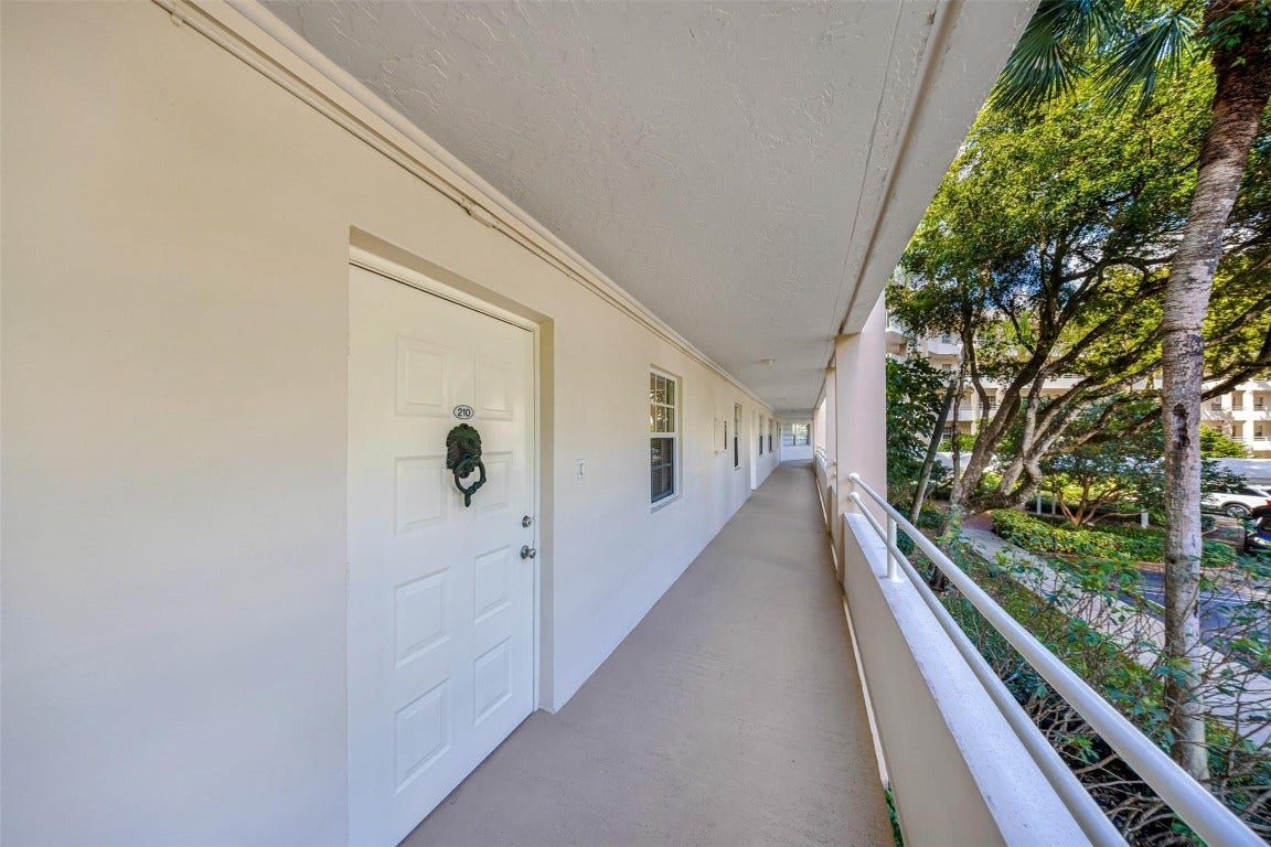 3980 Oaks Clubhouse Drive, #210, Pompano Beach, FL 33069