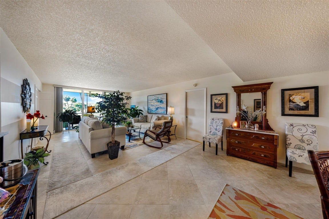 3980 Oaks Clubhouse Drive, #210, Pompano Beach, FL 33069
