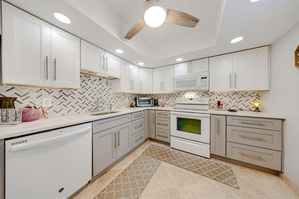 3980 Oaks Clubhouse Drive, #210, Pompano Beach, FL 33069
