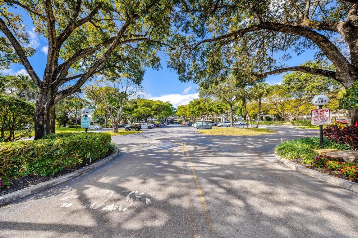 3980 Oaks Clubhouse Drive, #210, Pompano Beach, FL 33069