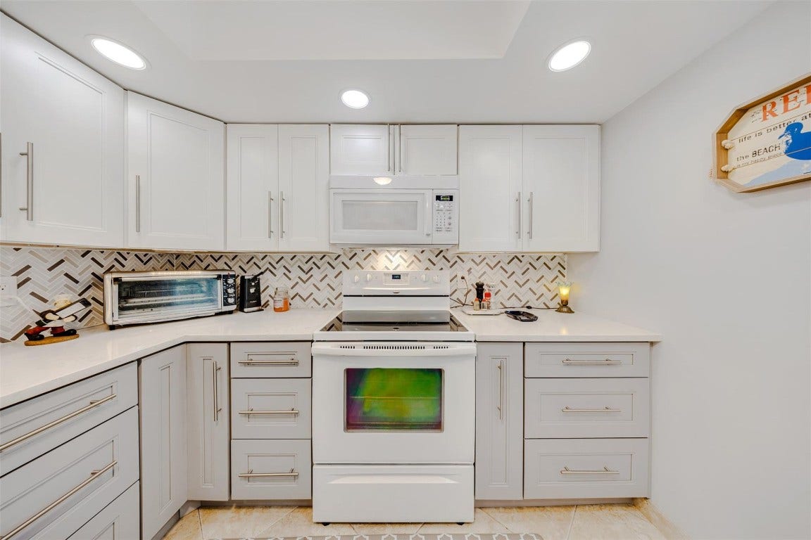 3980 Oaks Clubhouse Drive, #210, Pompano Beach, FL 33069
