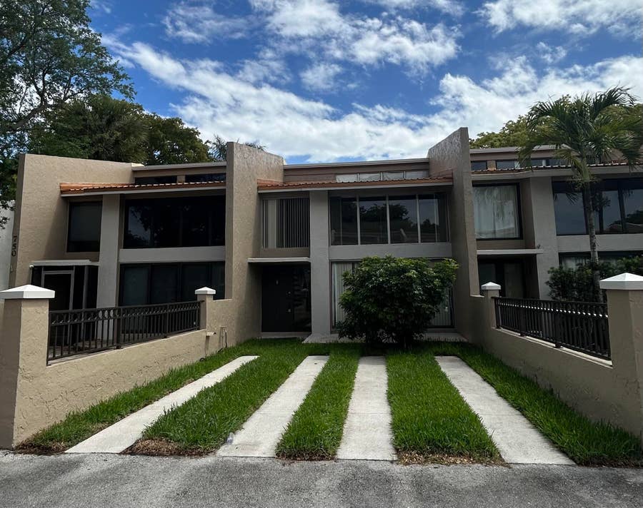 Property photo for 750 E Coco Plum Circle, #2, Plantation, FL