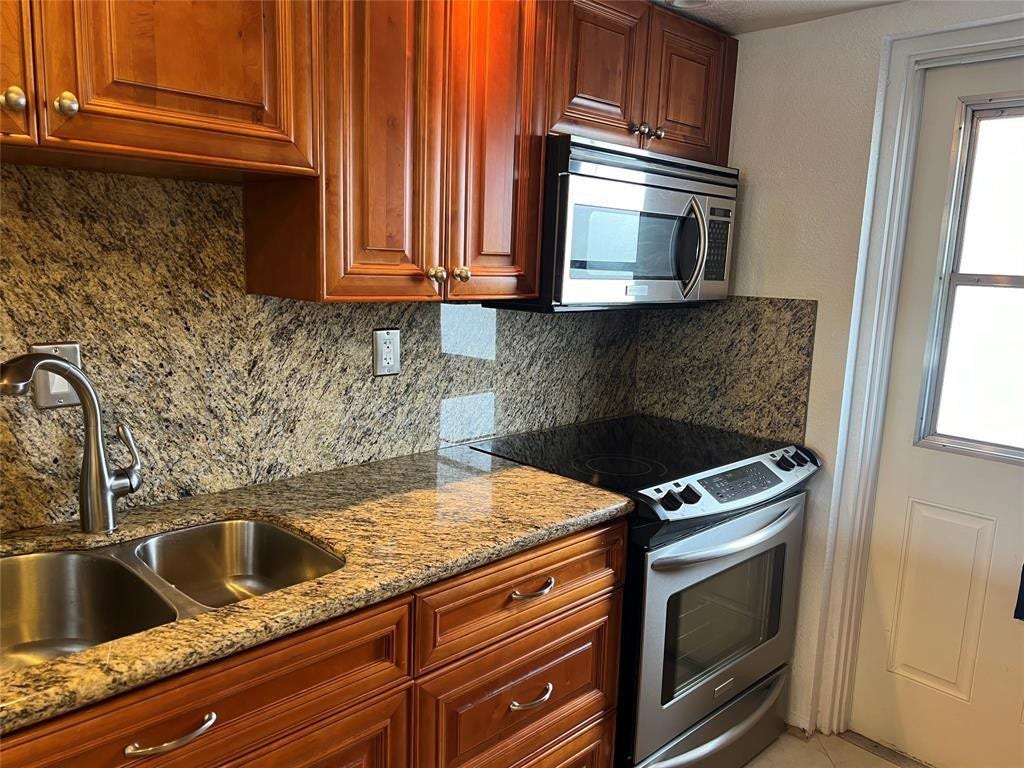 1301 E Hillsboro Boulevard, #205, Deerfield Beach, Deerfield Beach, FL 33441 kitchen