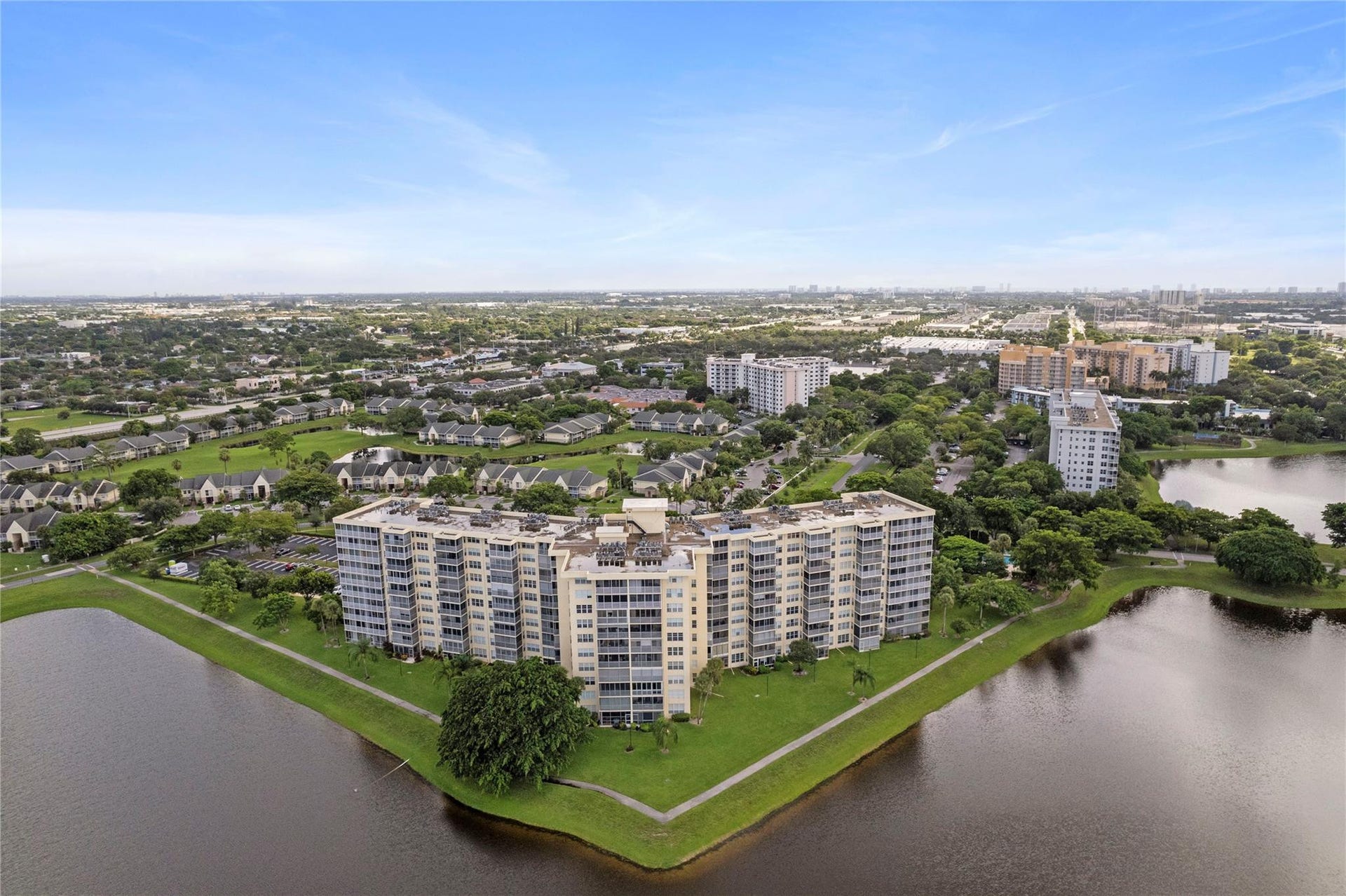 3095 N N Course, #1008, Pompano Beach, FL 33069 Large amount of property