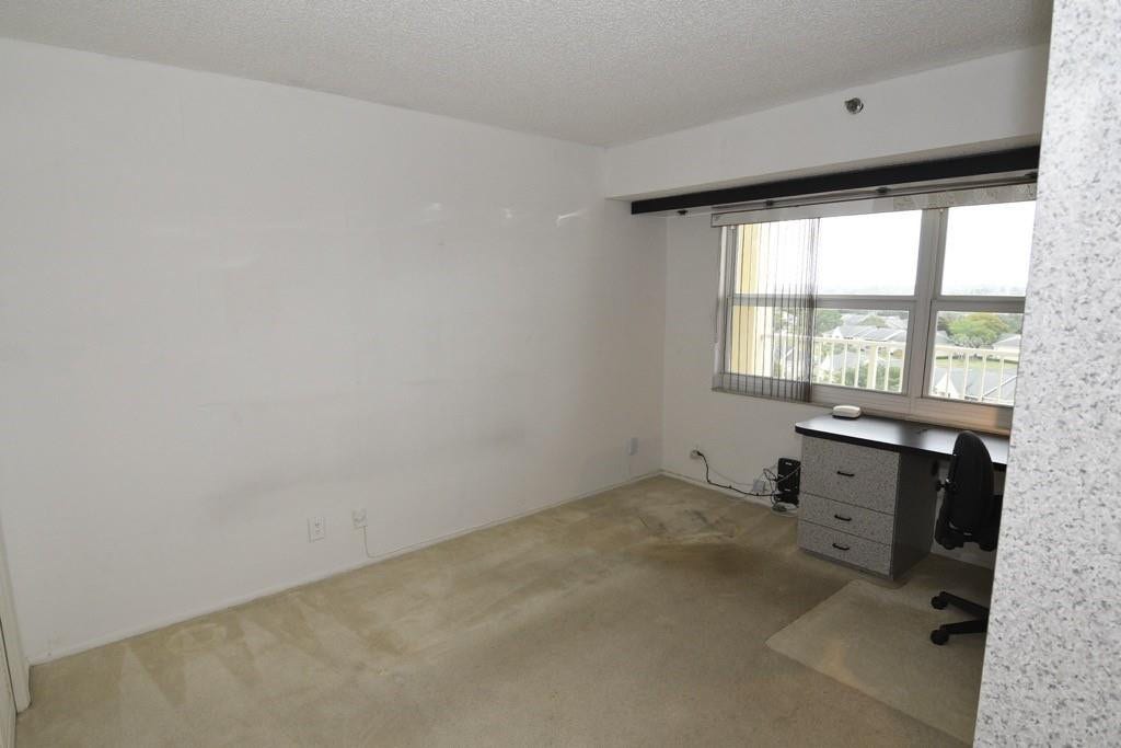 3095 N N Course, #1008, Pompano Beach, FL 33069 Has built in office area