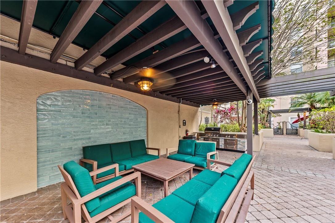 520 SE 5th Avenue, #2404, Fort Lauderdale, FL 33301 Gorgeous community spaces with seating, lush landscaping, water features & grills