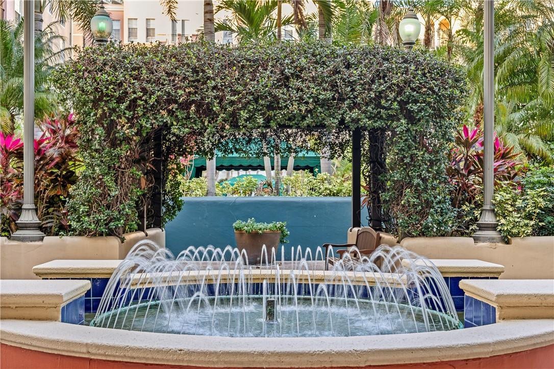 520 SE 5th Avenue, #2404, Fort Lauderdale, FL 33301 Gorgeous community spaces with seating, lush landscaping, water features & grills