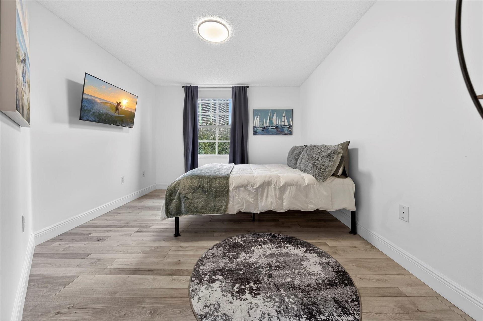 520 SE 5th Avenue, #2404, Fort Lauderdale, FL 33301 Spacious secondary bedroom easily accommodates a king-size bed and full furnishings, complete with a walk-in closet and en-suite bathroom for added comfort and privacy.