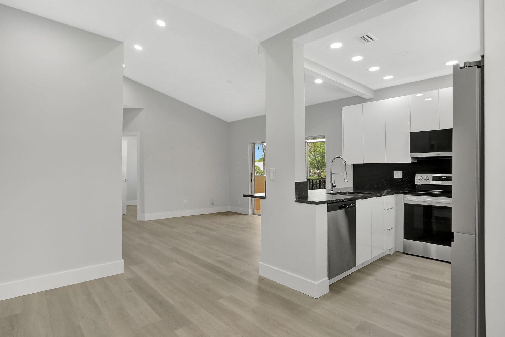660 Cypress Club Way, #D11, Deerfield Beach, Deerfield Beach, FL 33064 Photo 4