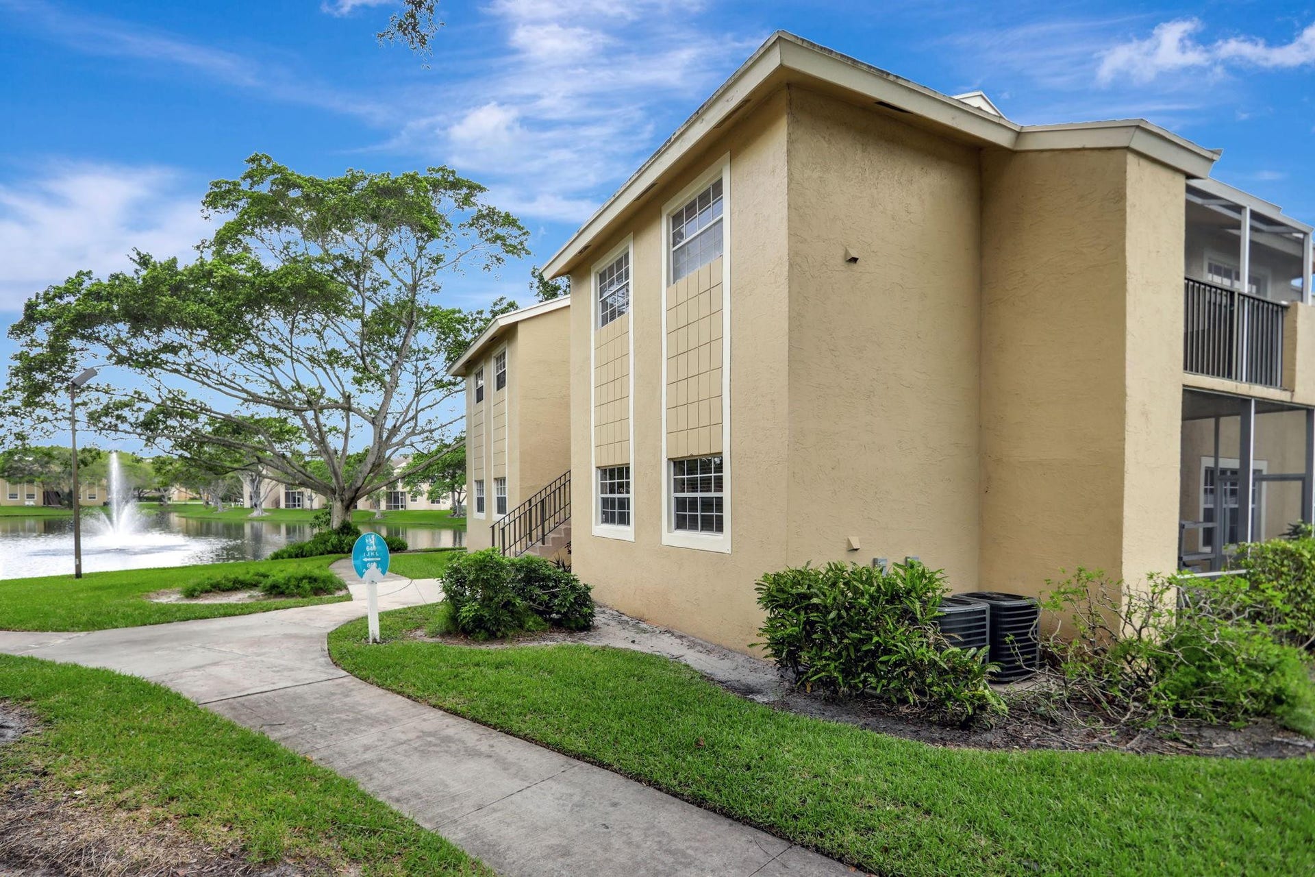 660 Cypress Club Way, #D11, Deerfield Beach, Deerfield Beach, FL 33064 Photo 2