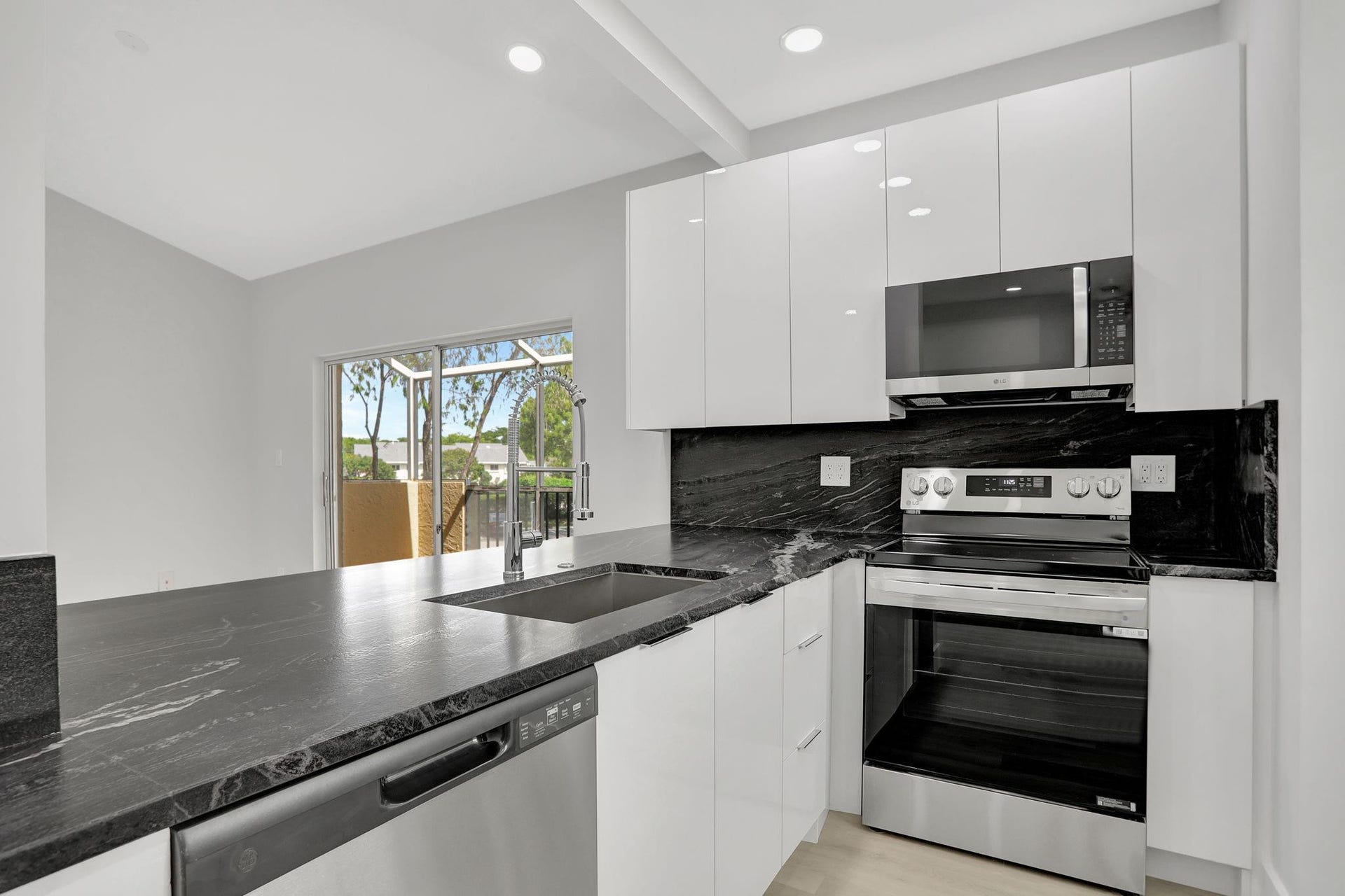 660 Cypress Club Way, #D11, Deerfield Beach, Deerfield Beach, FL 33064 Photo 6