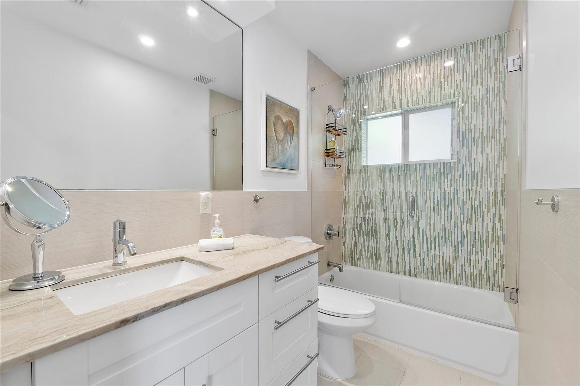 119 NW 21st Court, Wilton Manors, FL 33311 3rd bathroom