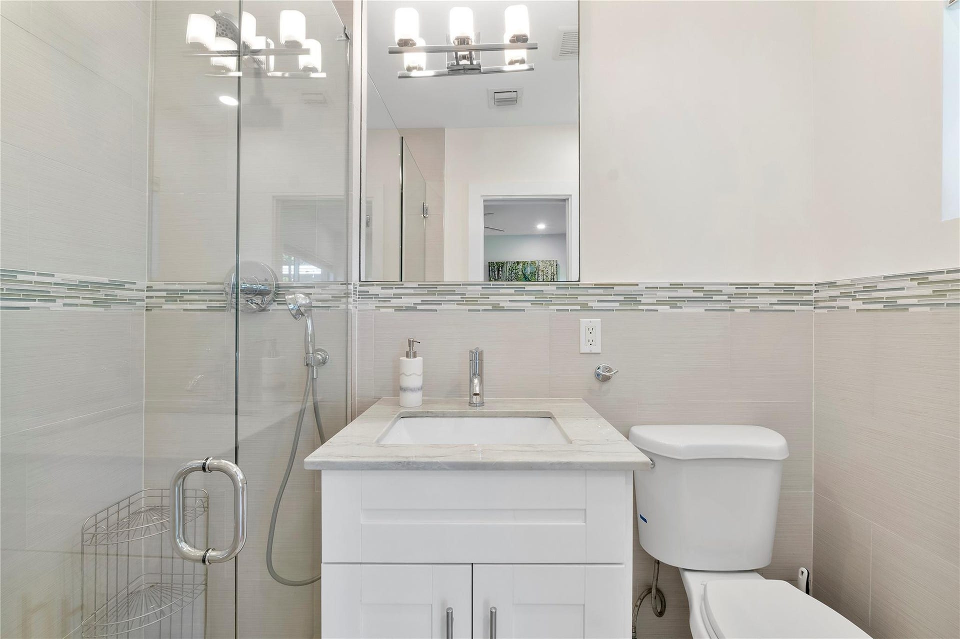 119 NW 21st Court, Wilton Manors, FL 33311 4th bathroom