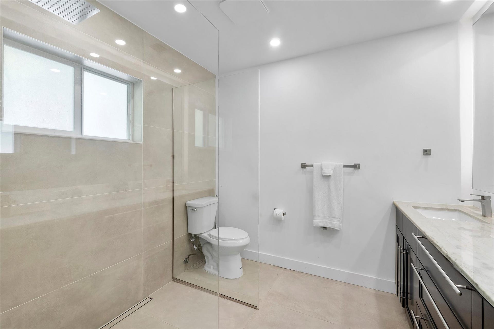119 NW 21st Court, Wilton Manors, FL 33311 Primary bathroom