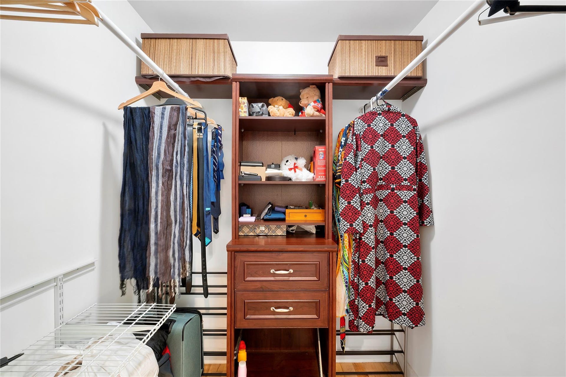 119 NW 21st Court, Wilton Manors, FL 33311 Double walkin closet