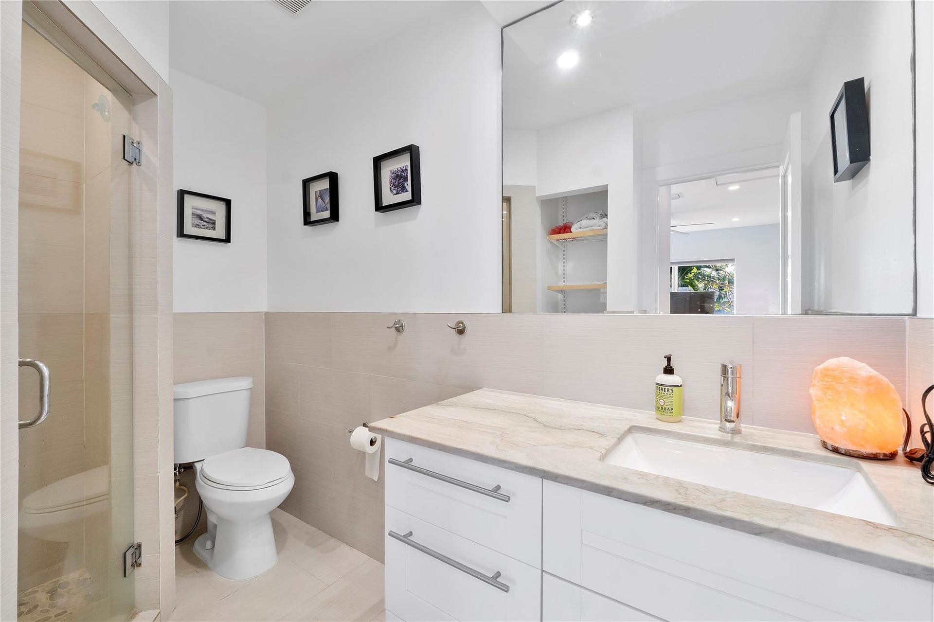 119 NW 21st Court, Wilton Manors, FL 33311 2nd bathroom