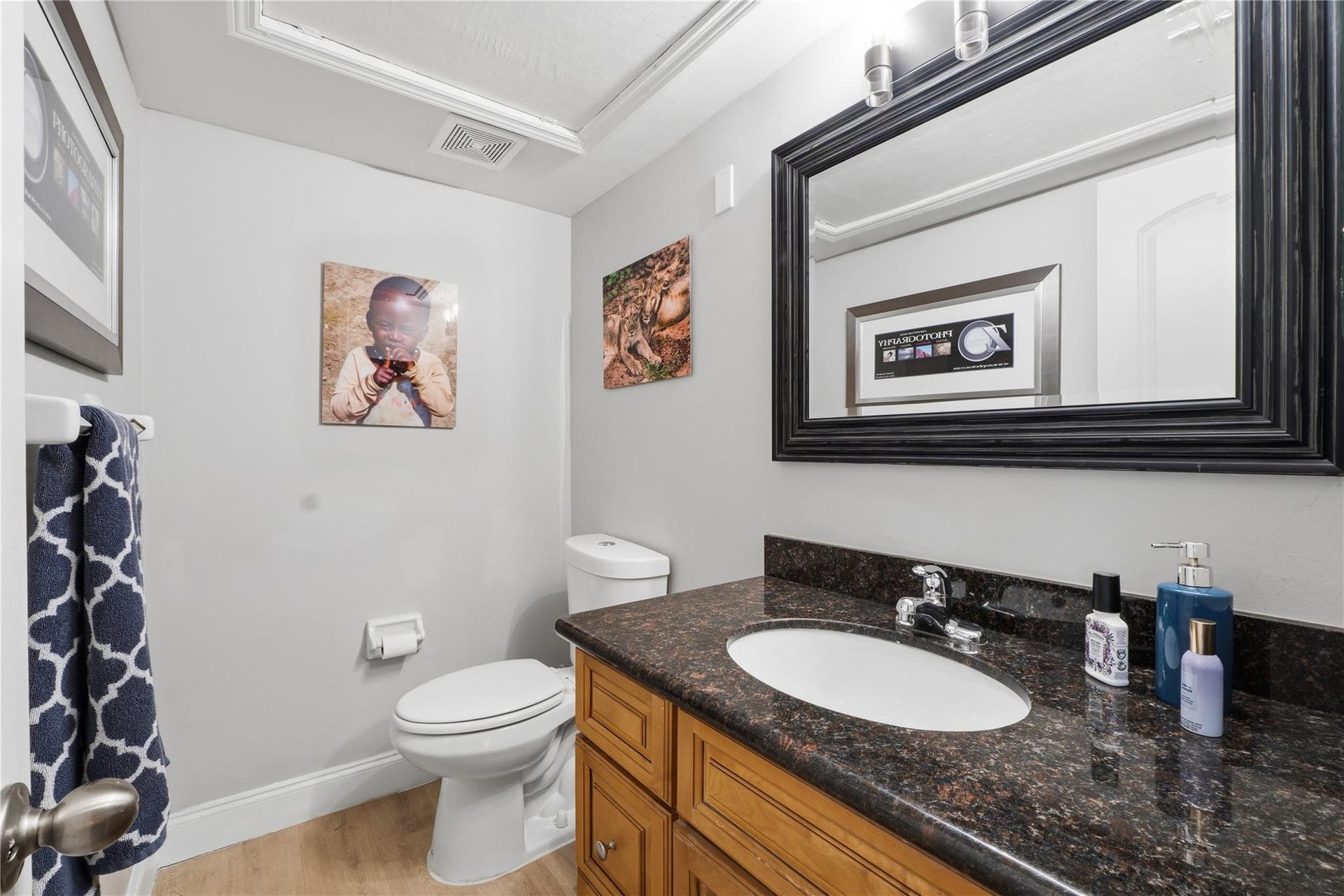 200 NE 19th Court, #211m, Wilton Manors, FL 33305 Powder bathroom