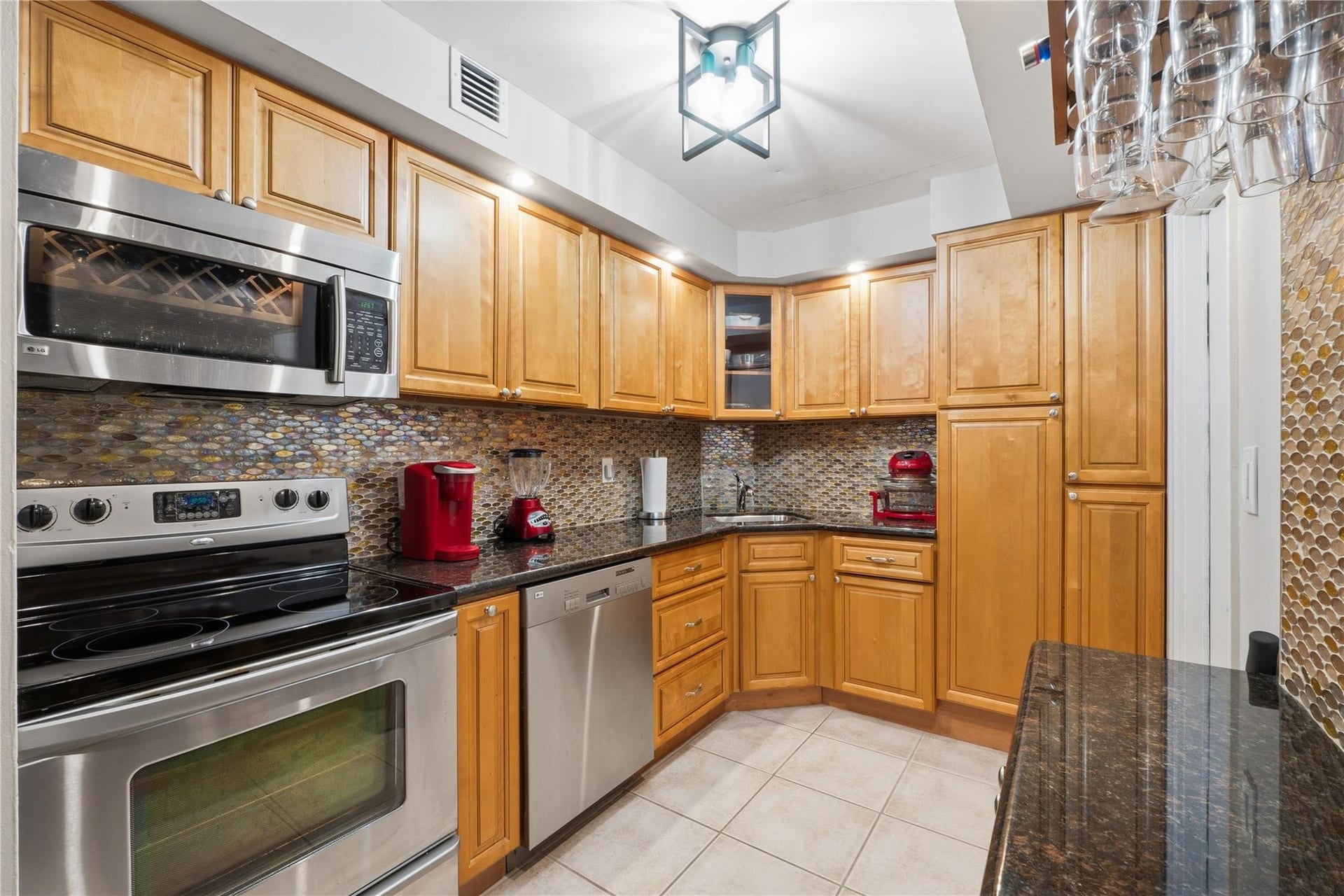 200 NE 19th Court, #211m, Wilton Manors, FL 33305 Updated Kitchen and Newly backsplash