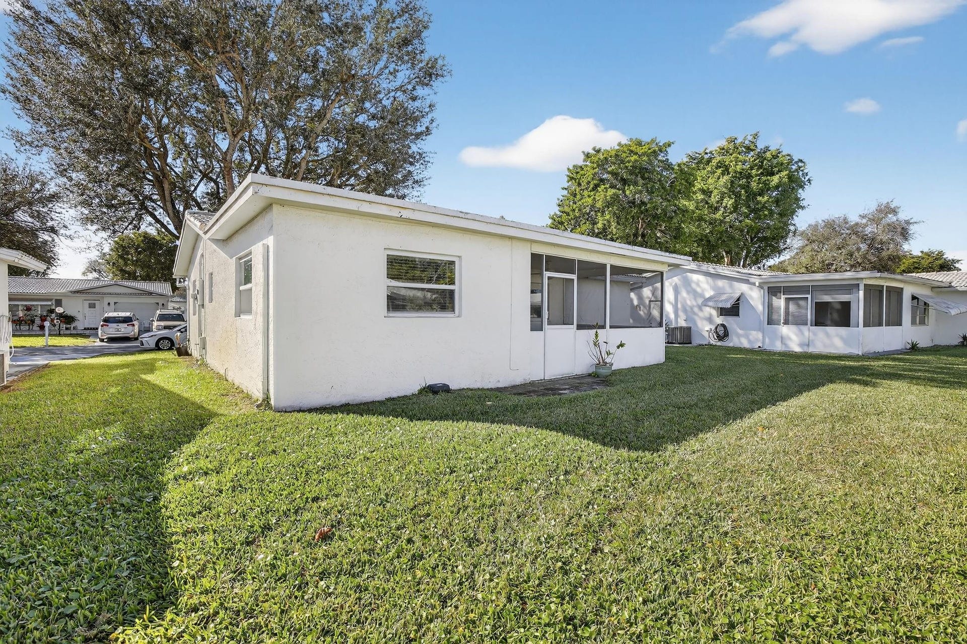 8845 NW 14th Street, Plantation, FL 33322 Lots of greenspace