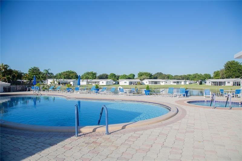 8845 NW 14th Street, Plantation, FL 33322 Satellite Pool