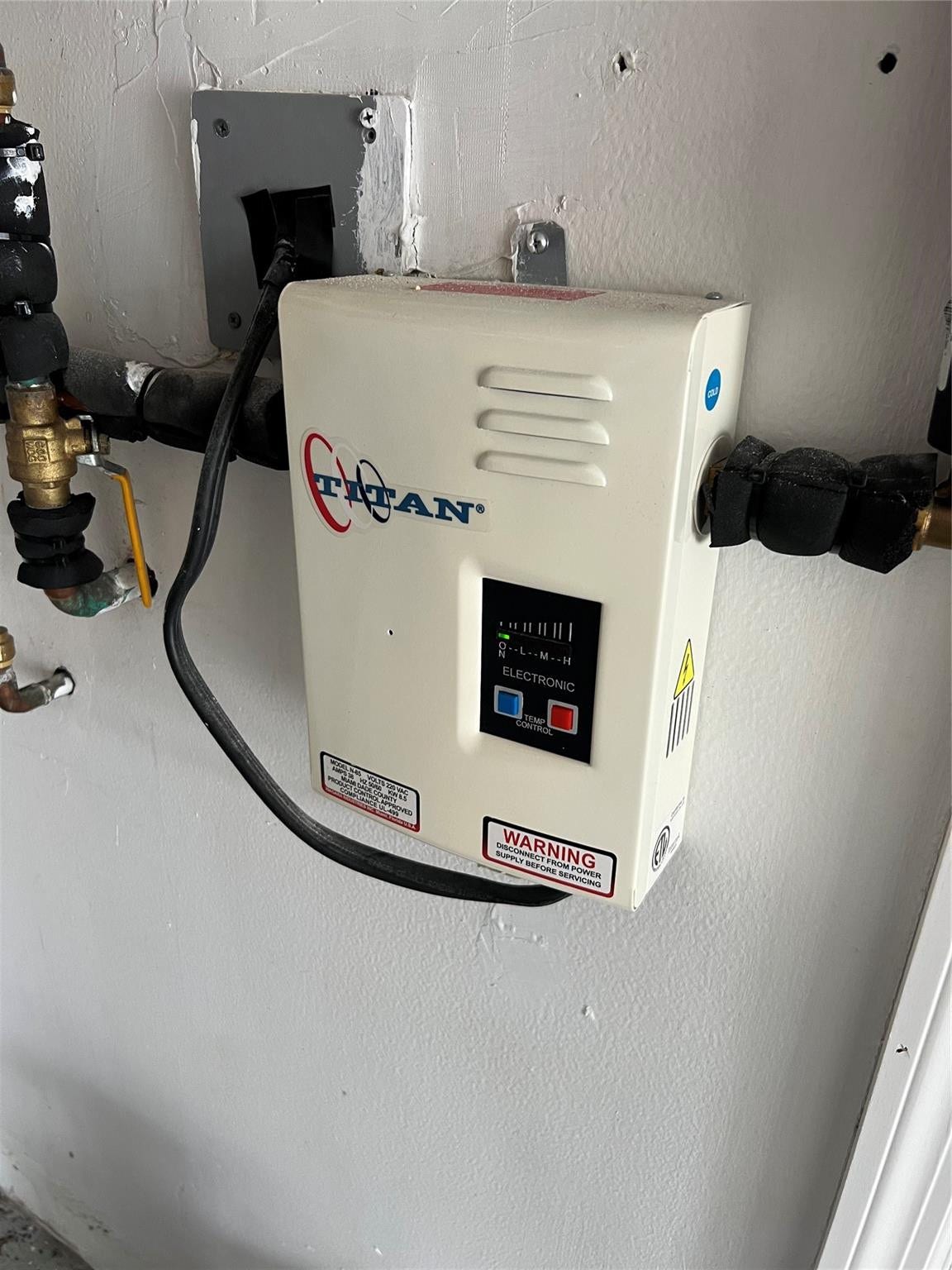 8845 NW 14th Street, Plantation, FL 33322 Titan Tankless Water Heater