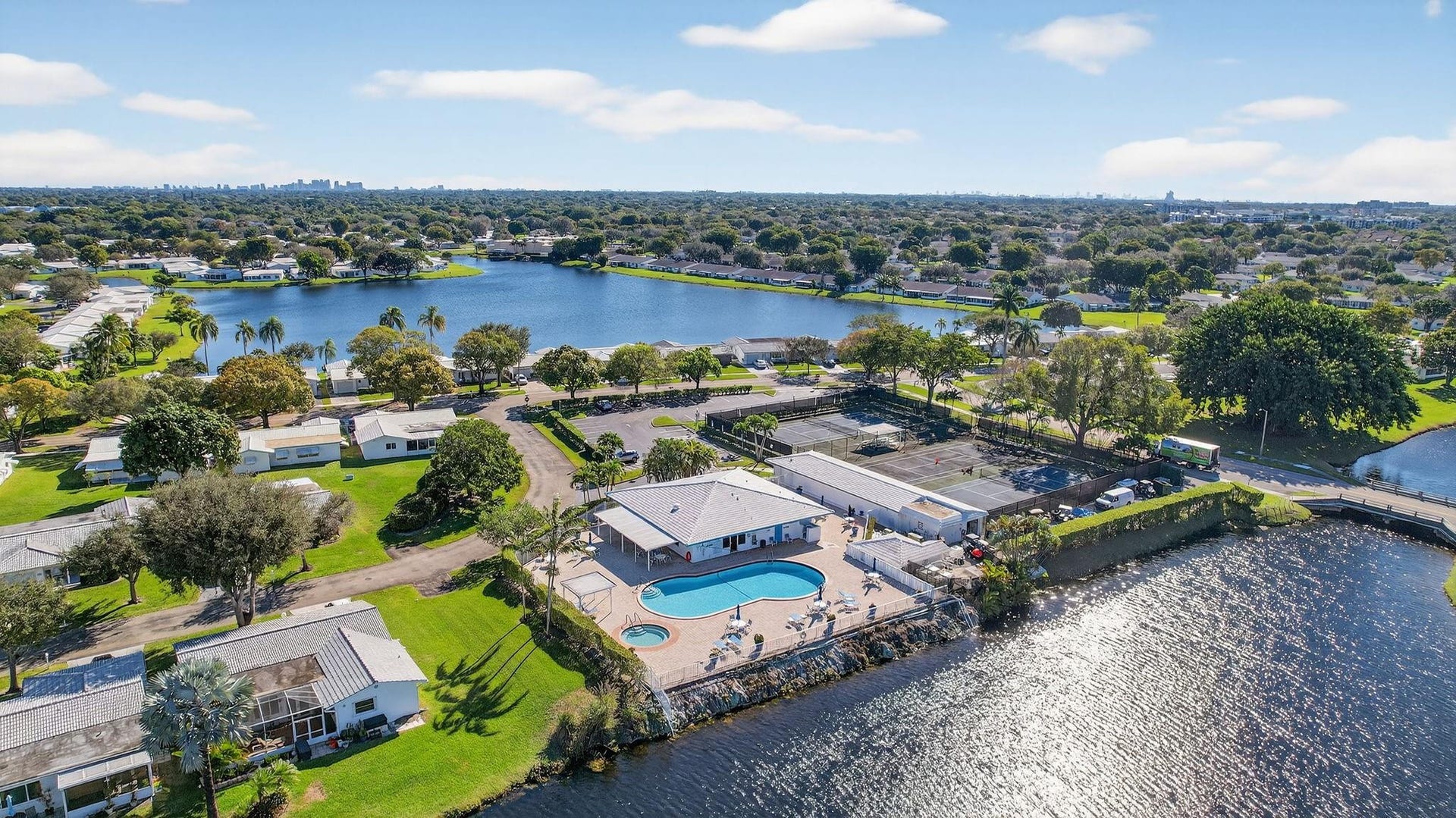 8845 NW 14th Street, Plantation, FL 33322 Satellite Pool, Tennis courts and Gym