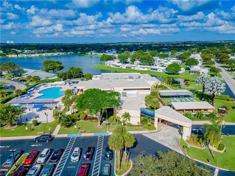 8845 NW 14th Street, Plantation, FL 33322 Tons of amenities are included in your HOA fees. Tennis, Billiards, Shuffleboard, Crafts and more!