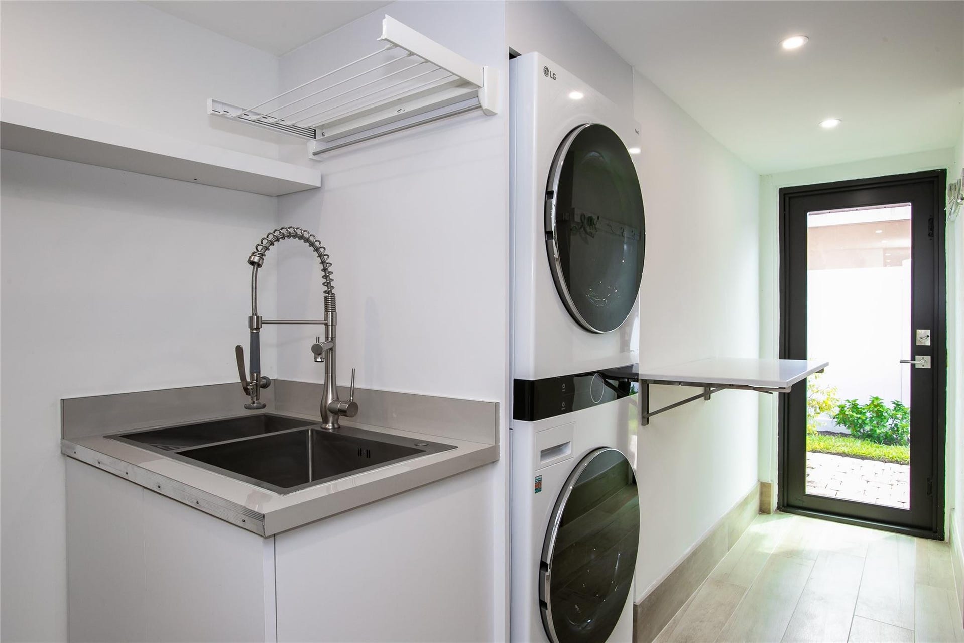 New W/D with Utility Sink and folding table (up)