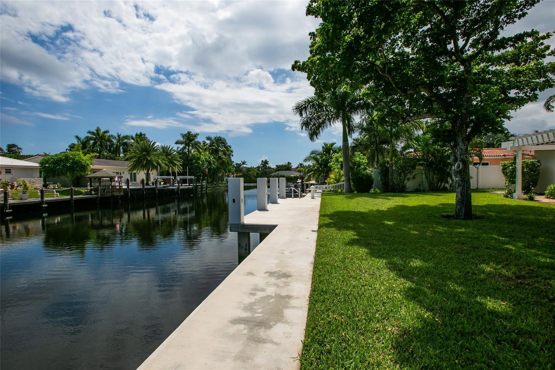 Brand new raised concrete seawall w/ a 30 foot dock (2023
