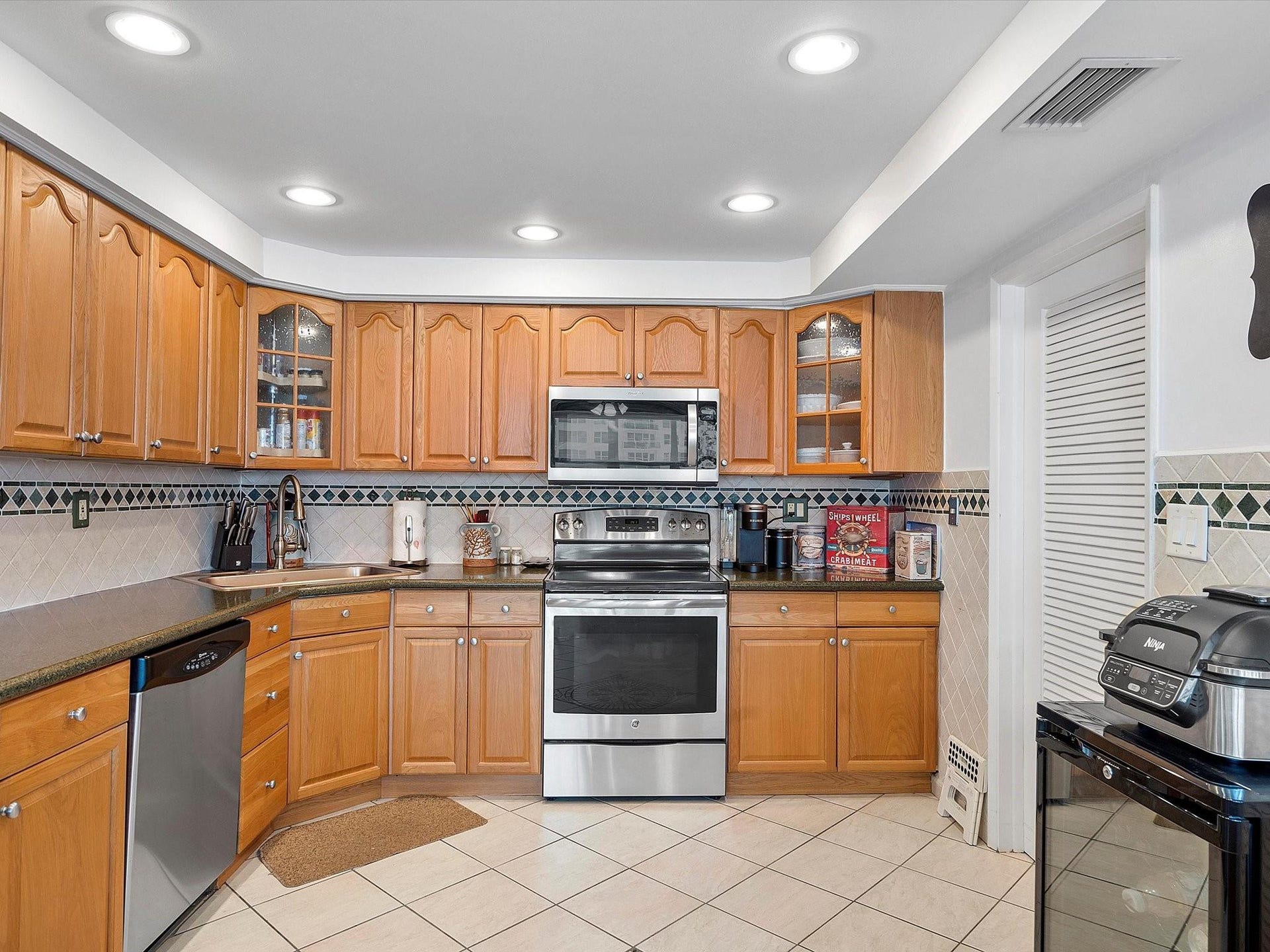 4010 Galt Ocean Drive, #1707-08, Fort Lauderdale, FL 33308 Kitchen
