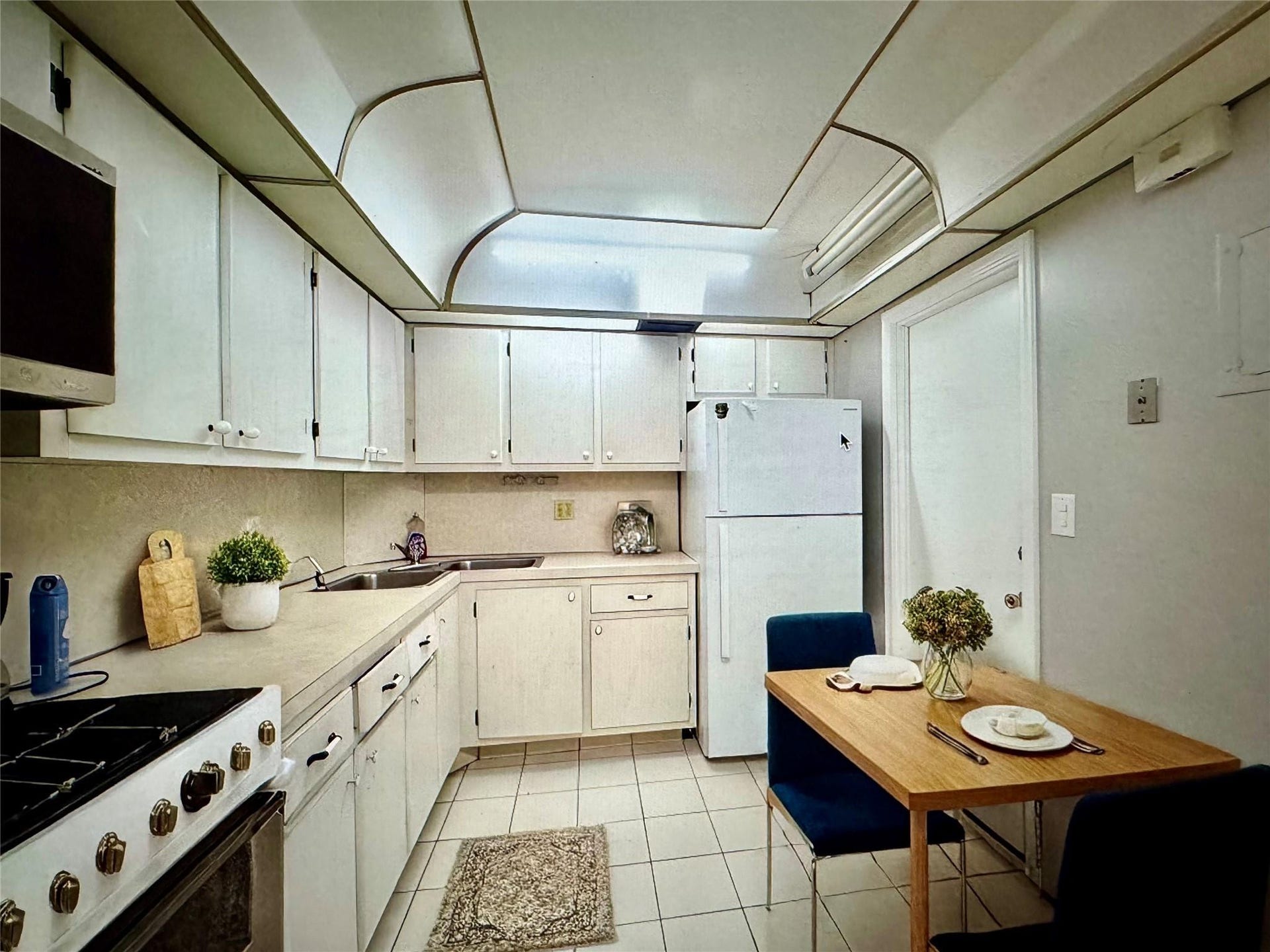 12 NE 19th Court, #204A, Wilton Manors, FL 33305 Virtually Stage