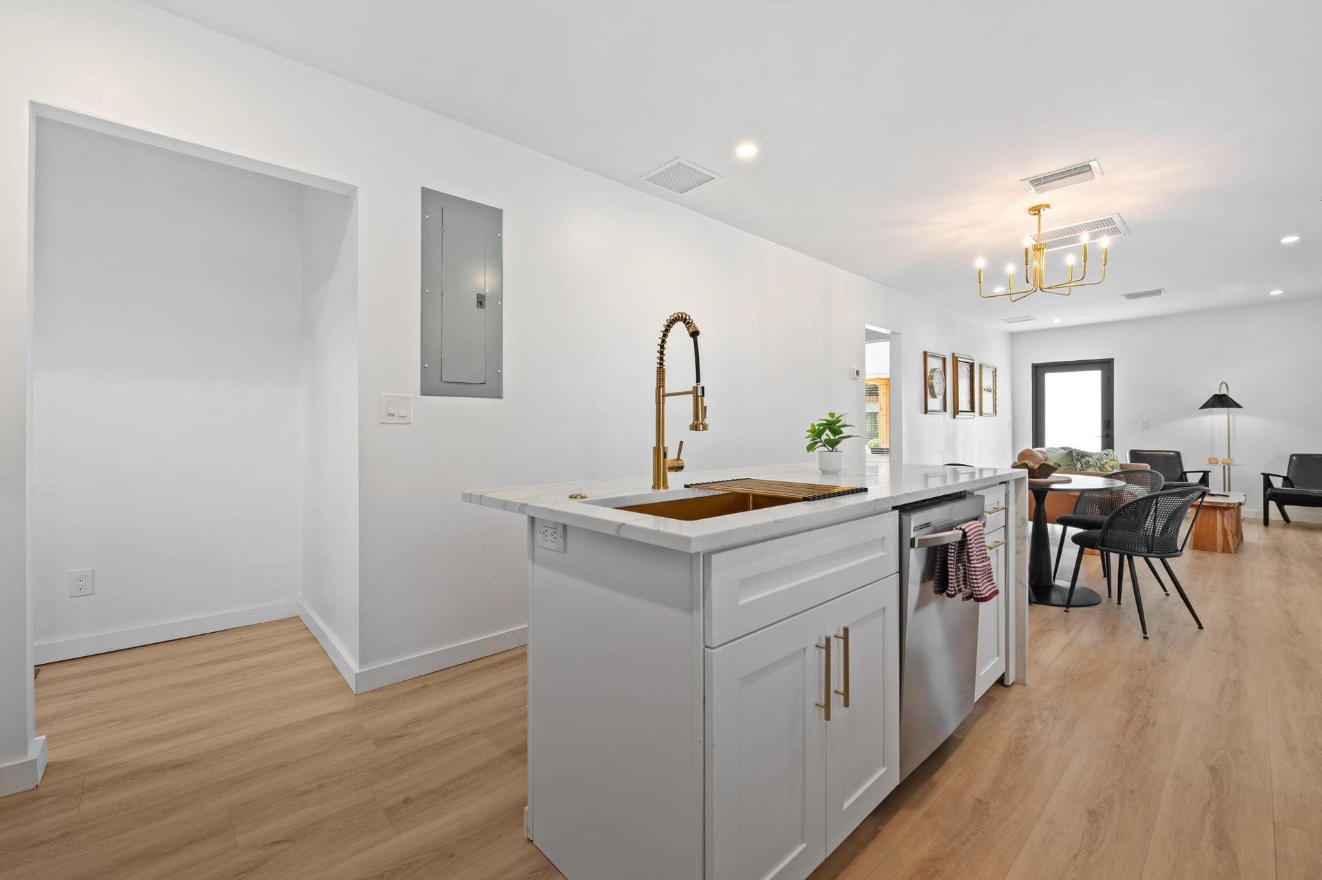 648 NE 16th Terrace, Fort Lauderdale, FL 33304
