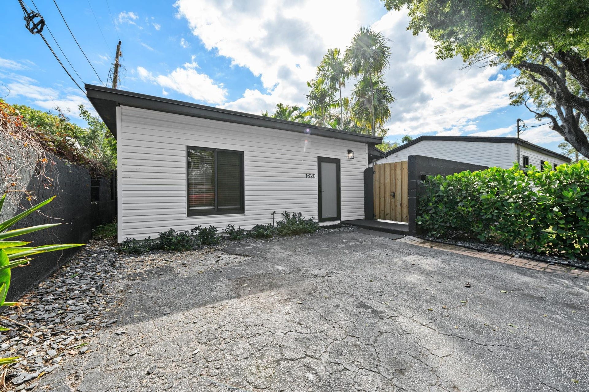 648 NE 16th Terrace, Fort Lauderdale, FL 33304
