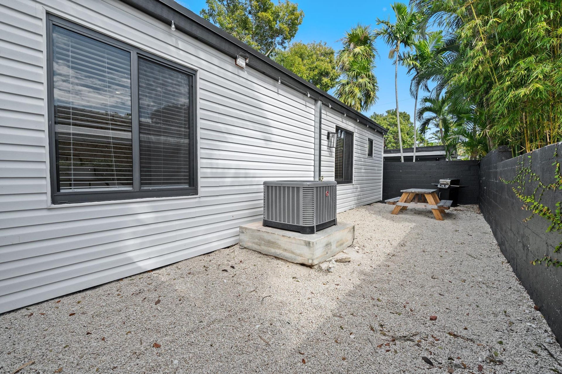 648 NE 16th Terrace, Fort Lauderdale, FL 33304