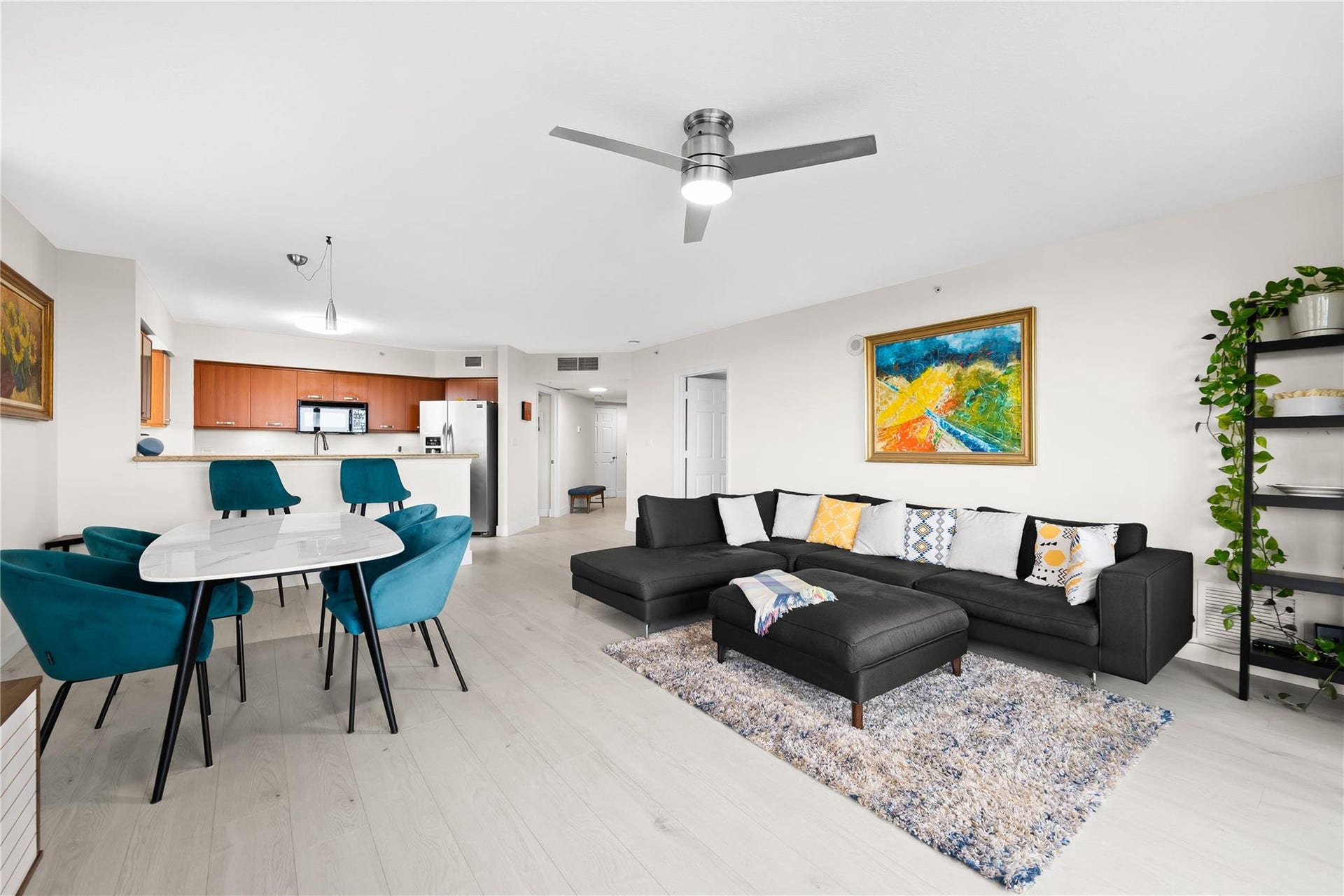 2011 N Ocean Boulevard, #504, Fort Lauderdale, FL 33305 Lounge/Dining