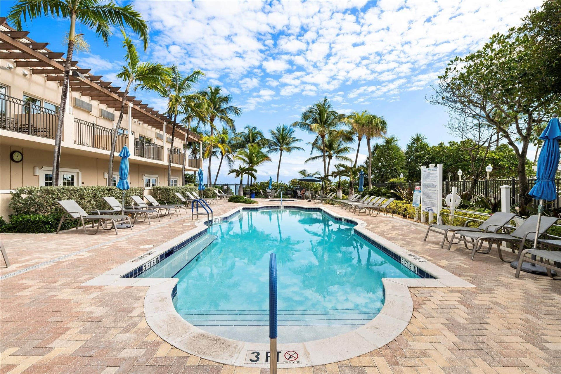 2011 N Ocean Boulevard, #504, Fort Lauderdale, FL 33305 Beach Club pool