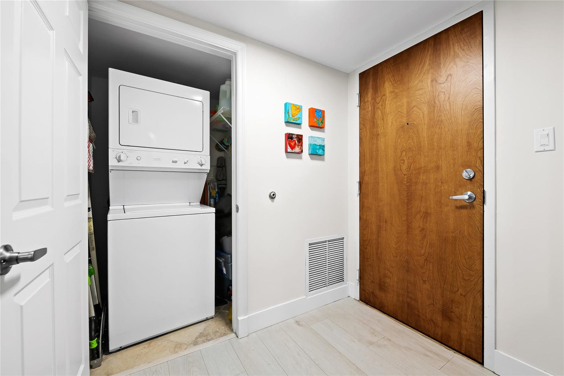 2011 N Ocean Boulevard, #504, Fort Lauderdale, FL 33305 In-unit washer/dryer