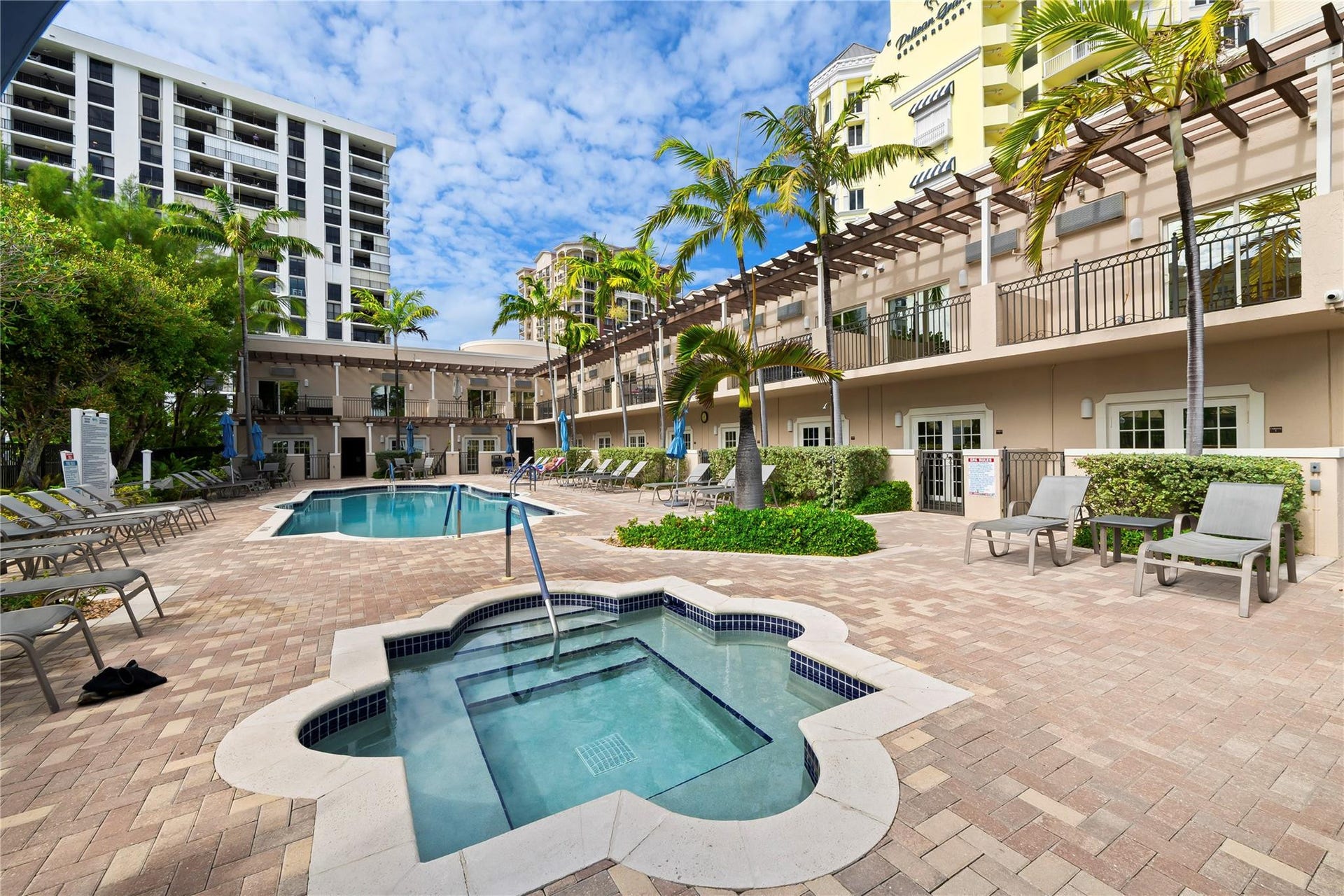 2011 N Ocean Boulevard, #504, Fort Lauderdale, FL 33305 Beach Club pool