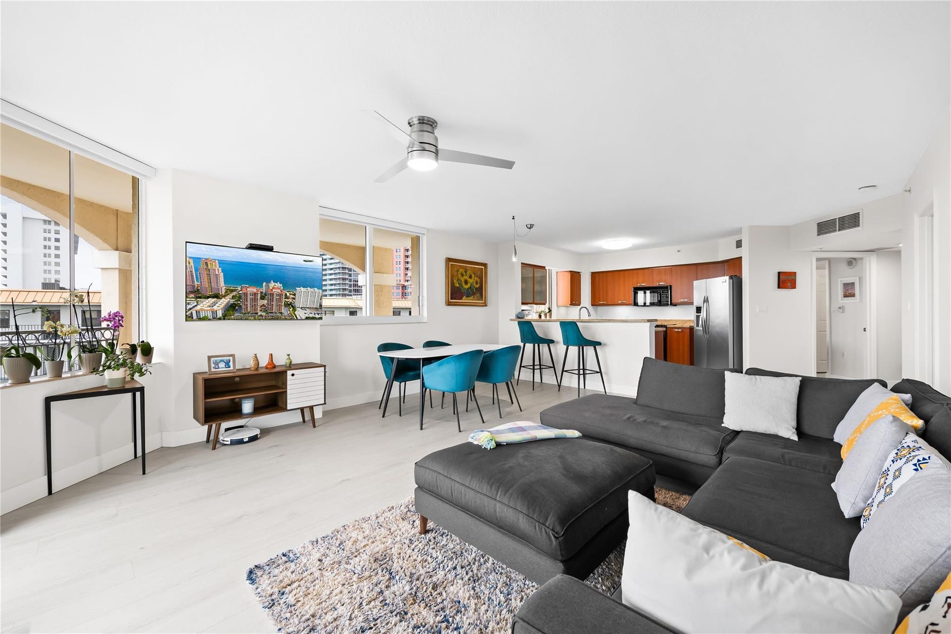 2011 N Ocean Boulevard, #504, Fort Lauderdale, FL 33305 Lounge