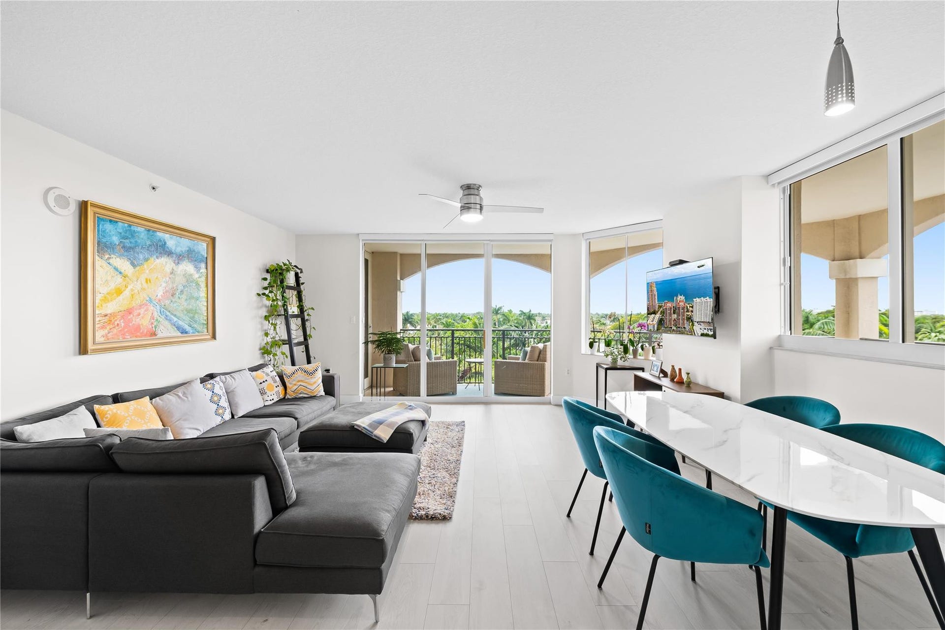 2011 N Ocean Boulevard, #504, Fort Lauderdale, FL 33305 Lounge/Dining