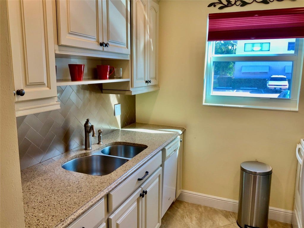 700 Bayshore Drive, #13, Fort Lauderdale, FL 33304 700 Bayshore Drive, #13, Fort Lauderdale, FL 33304