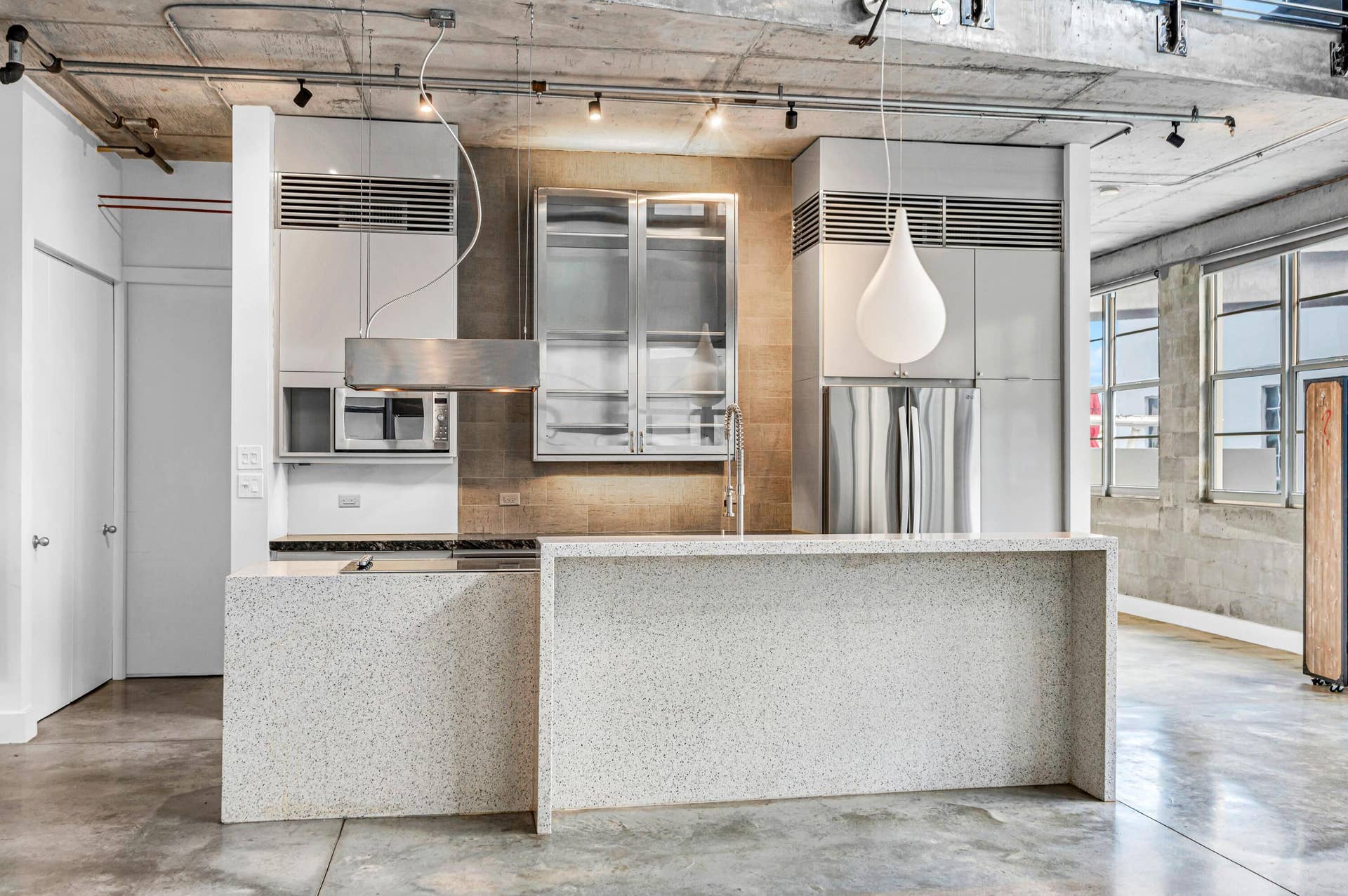445 N ANDREWS #301-38