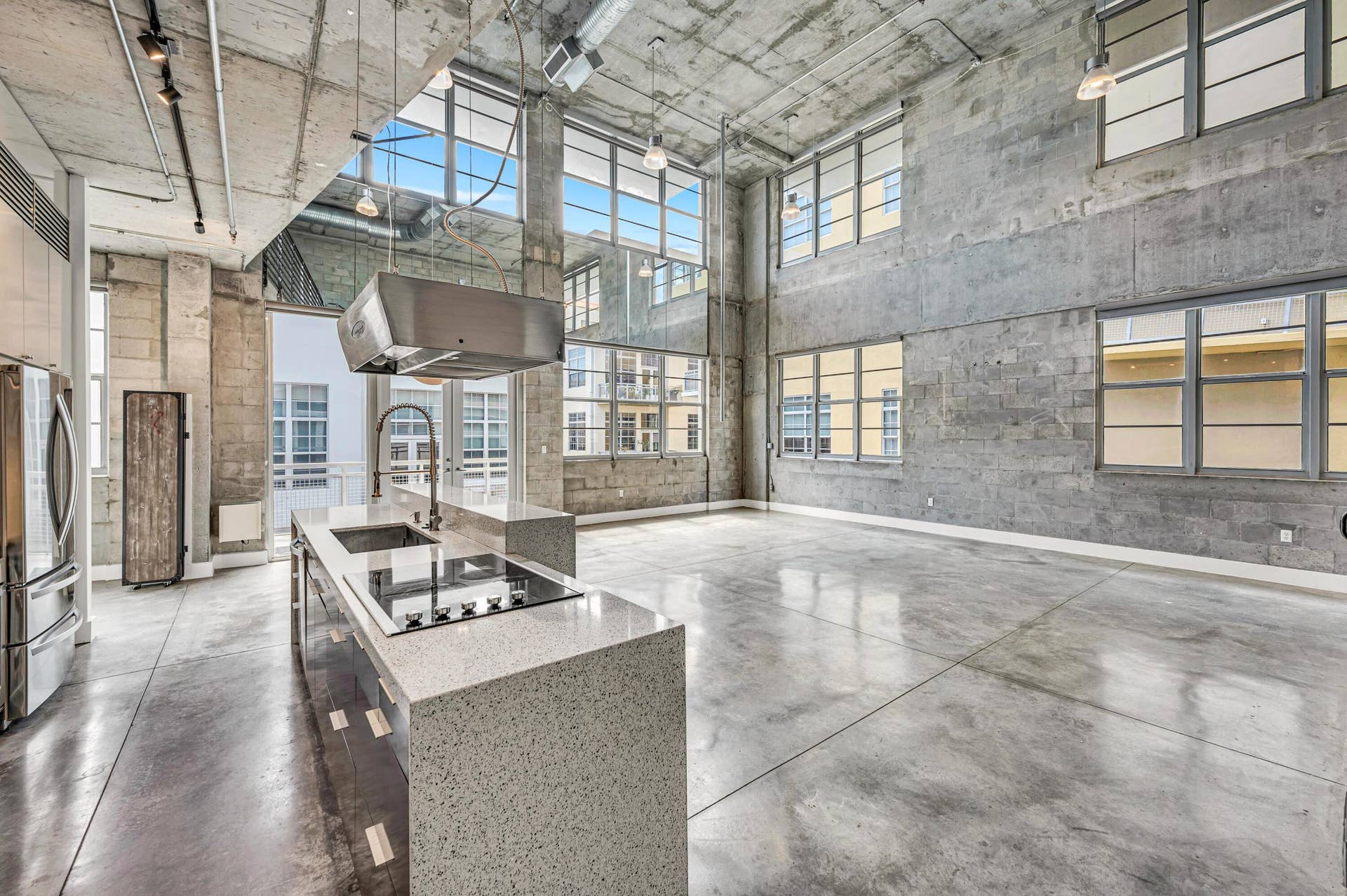 445 N ANDREWS #301-5