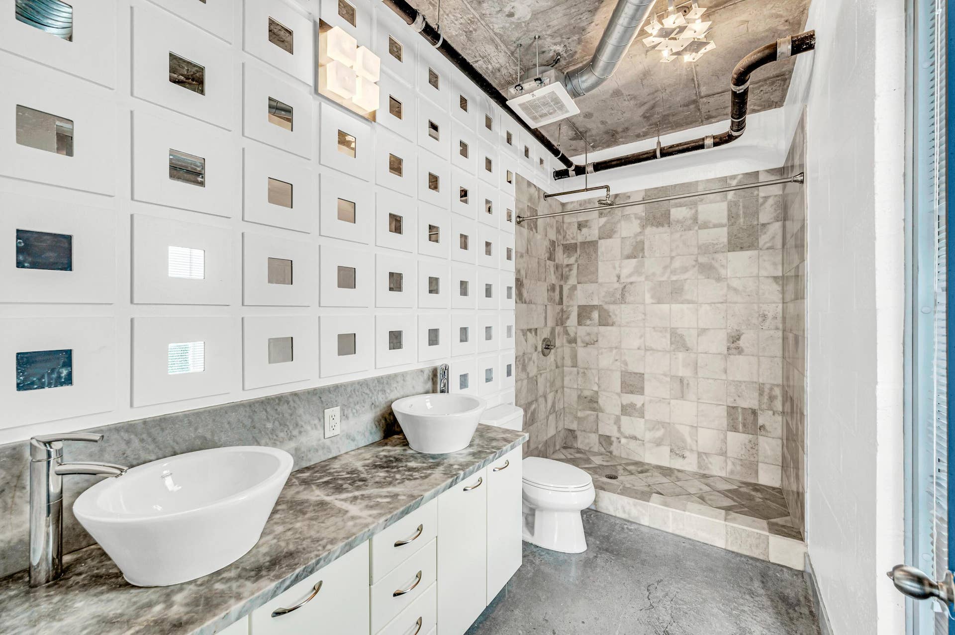 445 N ANDREWS #301-33