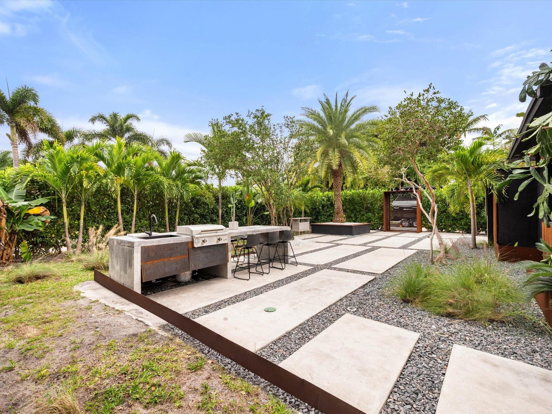 Outdoor Kitchen